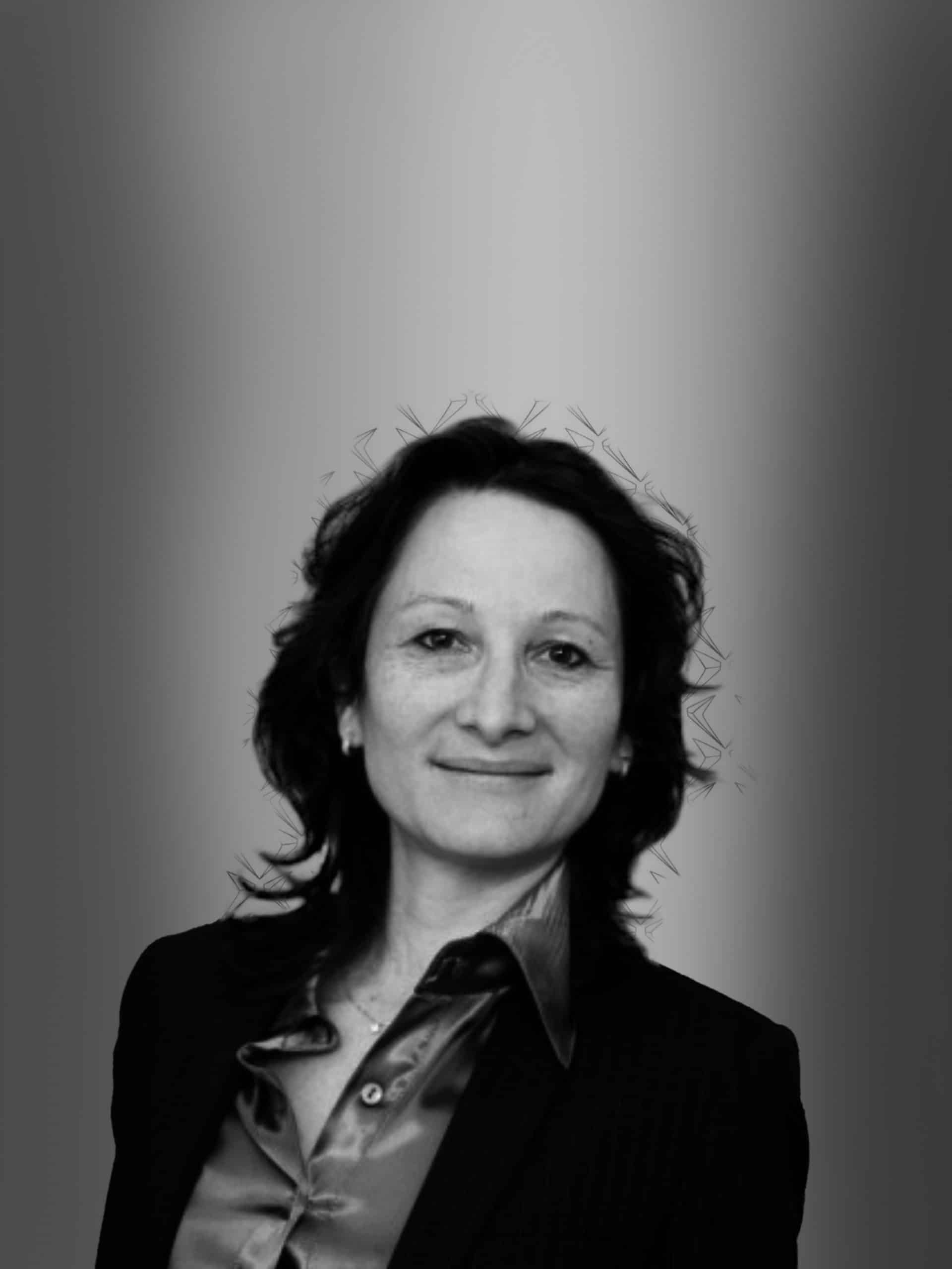 Portrait d'Hélène César, Directrice Administrative et Financière à Temps Partagé Augmenté 2 helene cesar directrice administrative et financiere a temps partage augmente scaled